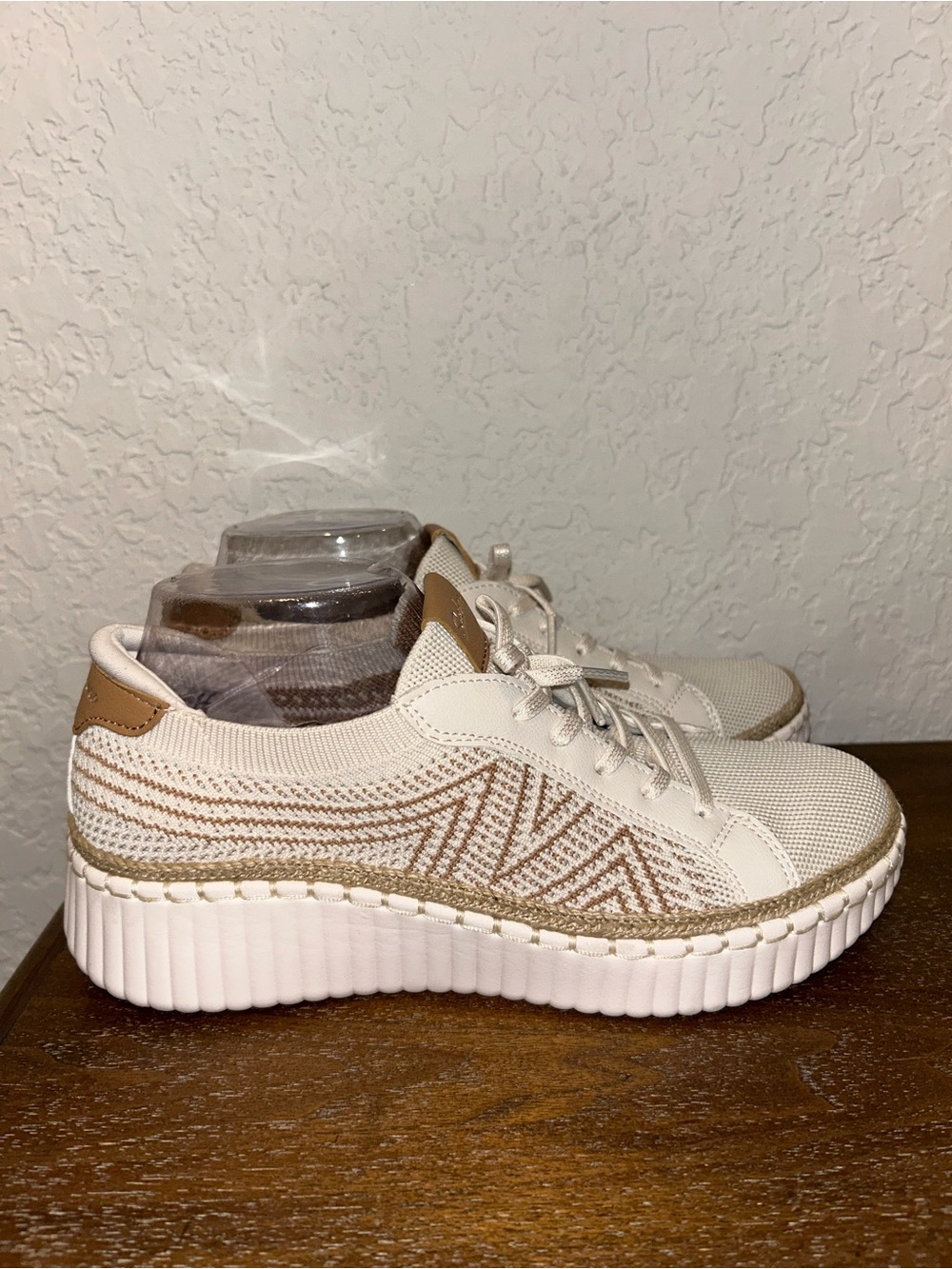 Skechers Wilshire Blvd-Bellevue Air-Cooled Memory Foam Slip On Sneaker Shoes - Picture 3 of 9